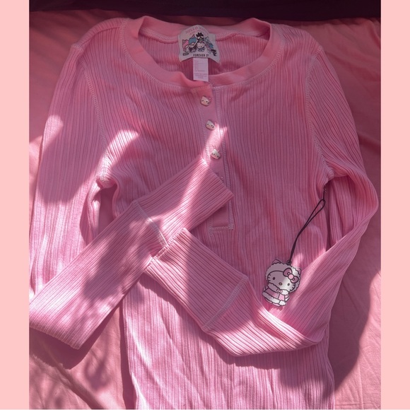 Forever 21 hello kitty long sleeve shirt - Picture 1 of 4